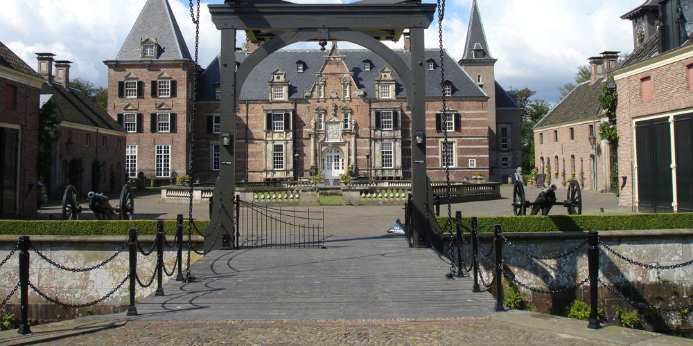 Brug voor een paleis in Twickel